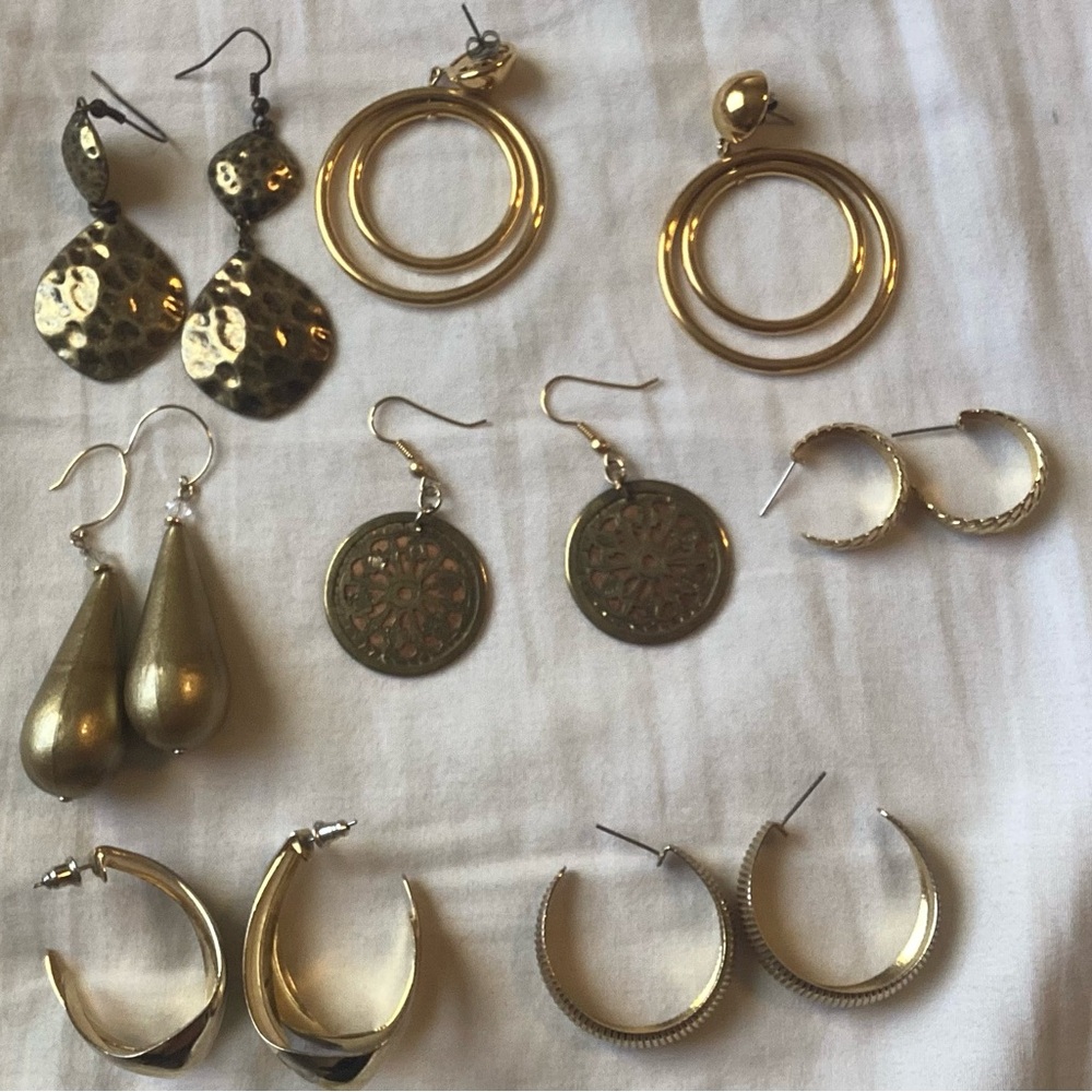 Seven Gold-tone Earrings In Different Sizes And Styles